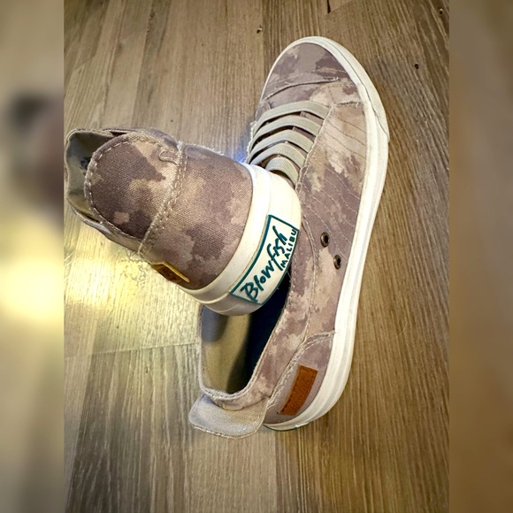 Women’s Blowfish Malibu Slip-On Sneakers - Size 8.5 - EUC Fall Wardrobe Shoes - Picture 4 of 5